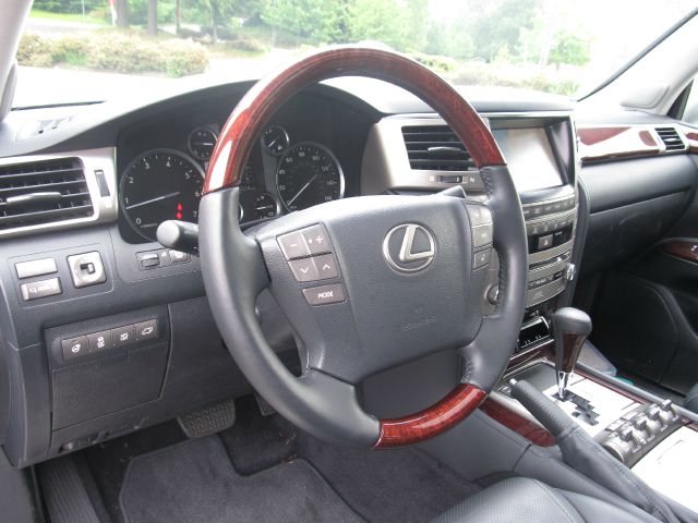 Lexus LX 570 2013 photo 8