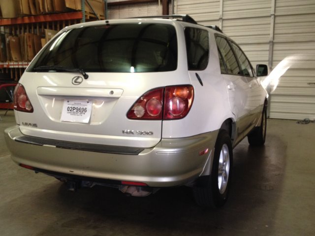 Lexus RX 300 1999 photo 2