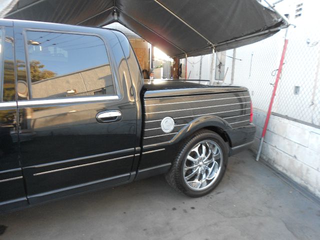 Lincoln Blackwood 2002 photo 1