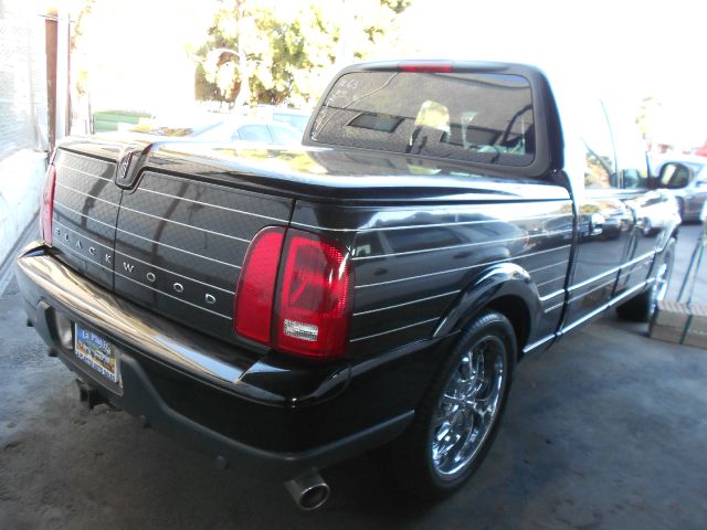Lincoln Blackwood 2002 photo 3