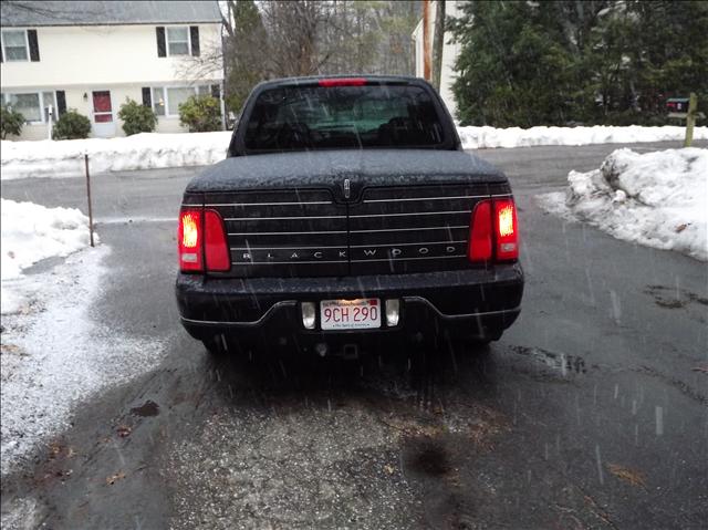 Lincoln Blackwood 2002 photo 2