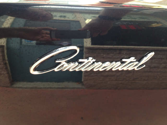 Lincoln Continental 1965 photo 1