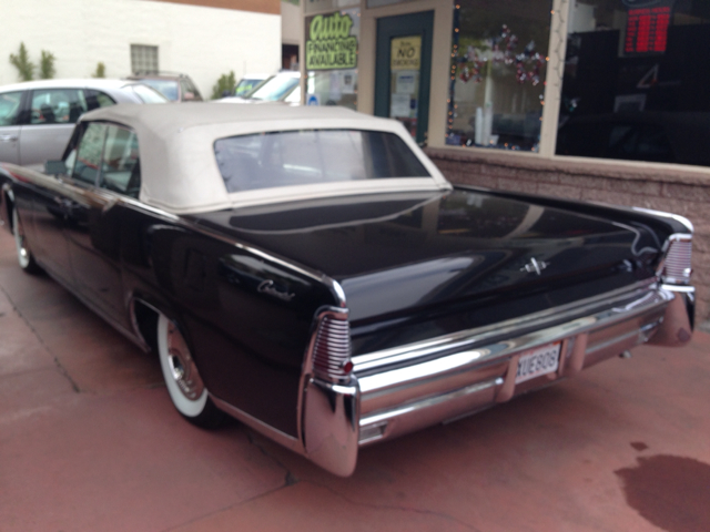 Lincoln Continental 1965 photo 2