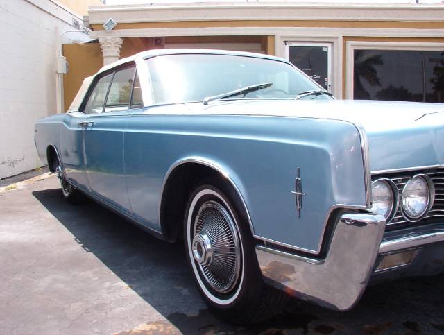 Lincoln Continental 1966 photo 1