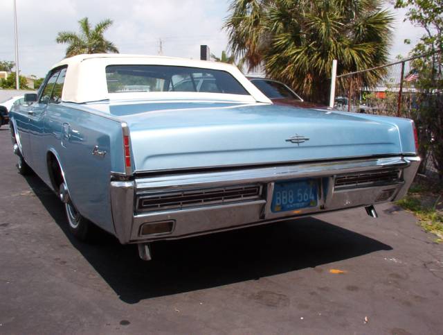 Lincoln Continental 1966 photo 3