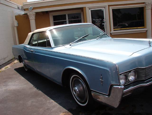 Lincoln Continental 1966 photo 4