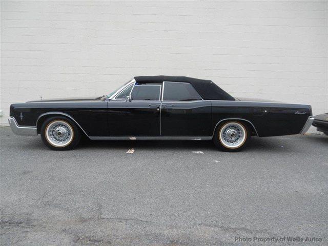 Lincoln Continental 1966 photo 2