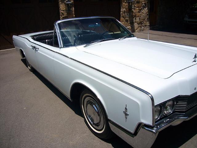 Lincoln Continental 1966 photo 4