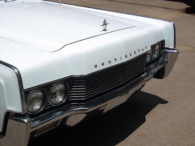 Lincoln Continental 1966 photo 5