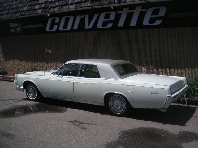 Lincoln Continental 1966 photo 2