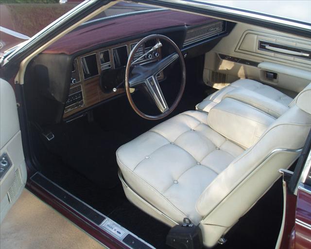 Lincoln Continental 1972 photo 2