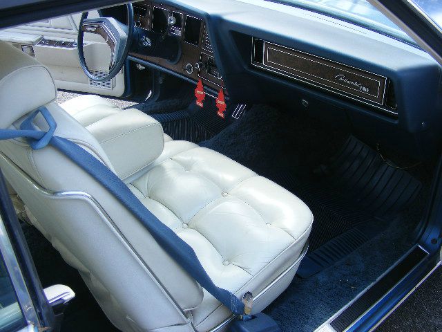 Lincoln Continental 1976 photo 0