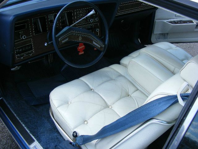Lincoln Continental 1976 photo 1