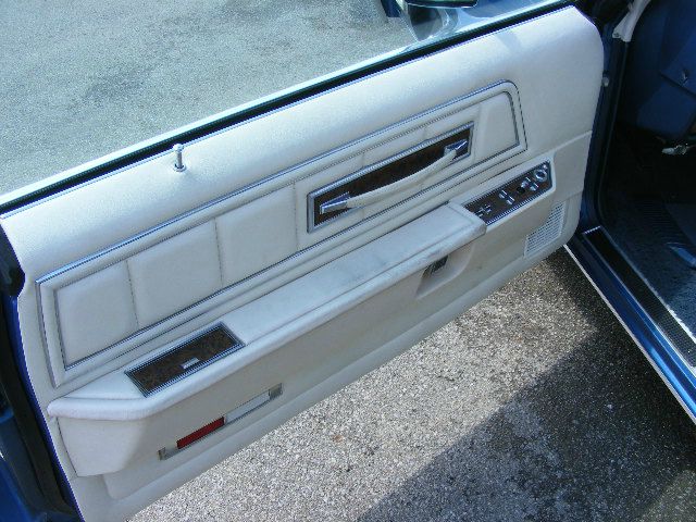 Lincoln Continental 1976 photo 10