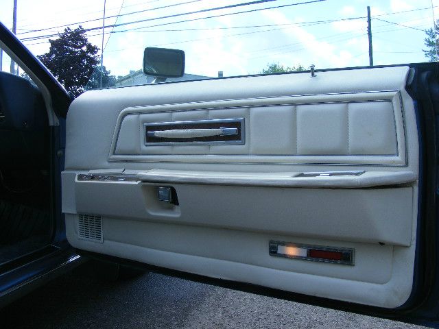 Lincoln Continental 1976 photo 12