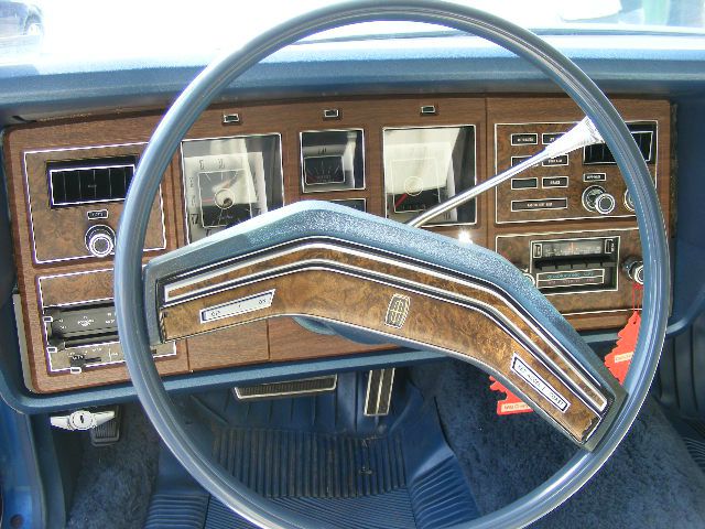 Lincoln Continental 1976 photo 13