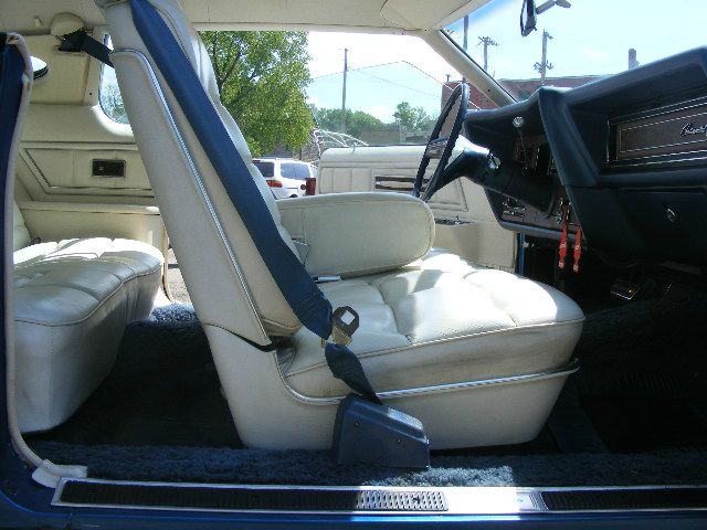 Lincoln Continental 1976 photo 17