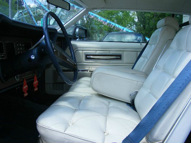 Lincoln Continental 1976 photo 2