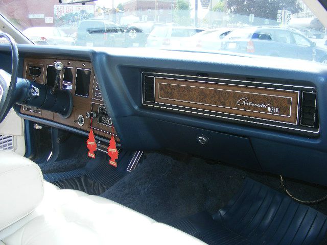 Lincoln Continental 1976 photo 20