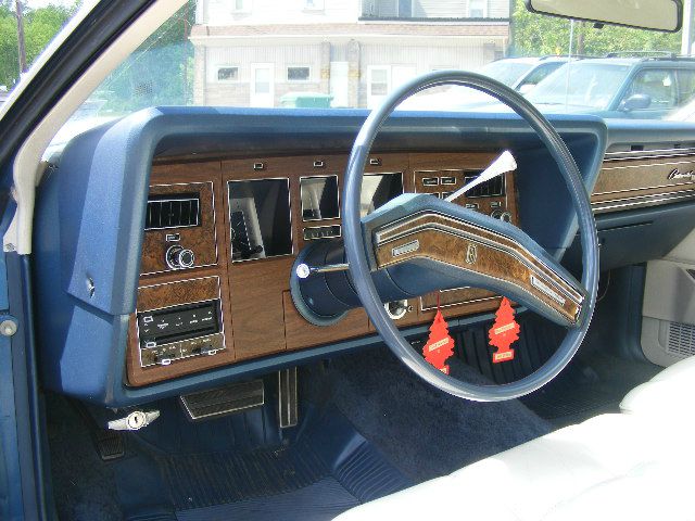 Lincoln Continental 1976 photo 21