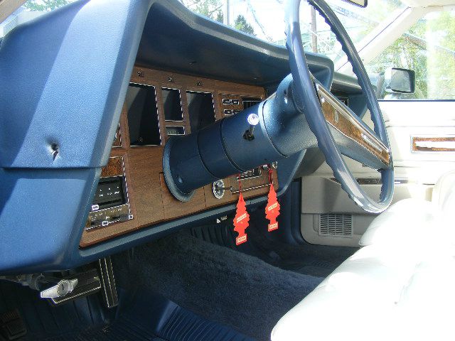 Lincoln Continental 1976 photo 22