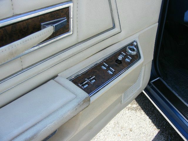 Lincoln Continental 1976 photo 39