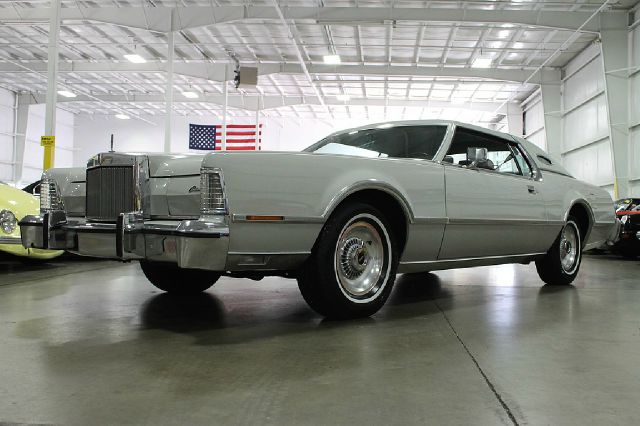 Lincoln Continental 1976 photo 17
