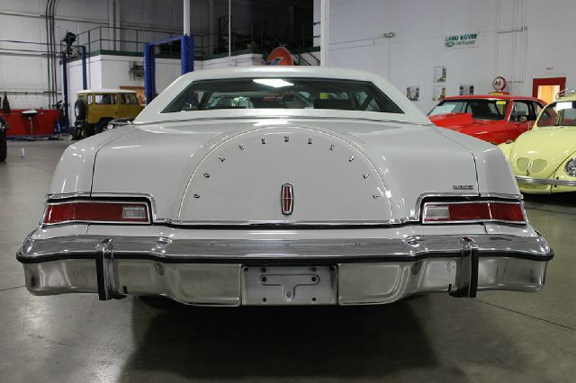 Lincoln Continental 1976 photo 2