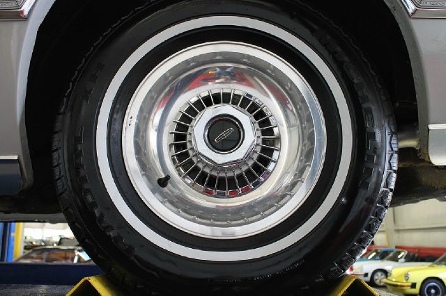 Lincoln Continental 1976 photo 21