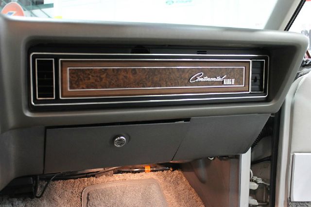 Lincoln Continental 1976 photo 23