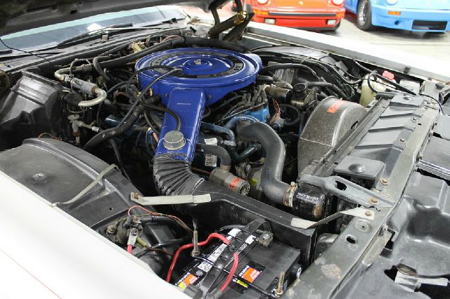 Lincoln Continental 1976 photo 38