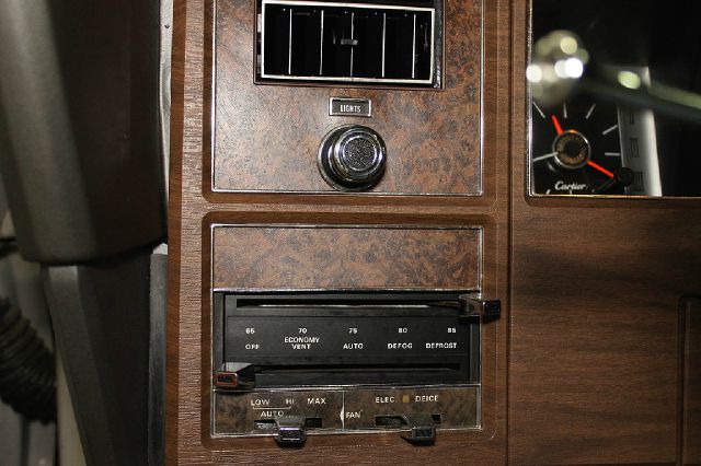 Lincoln Continental 1976 photo 43