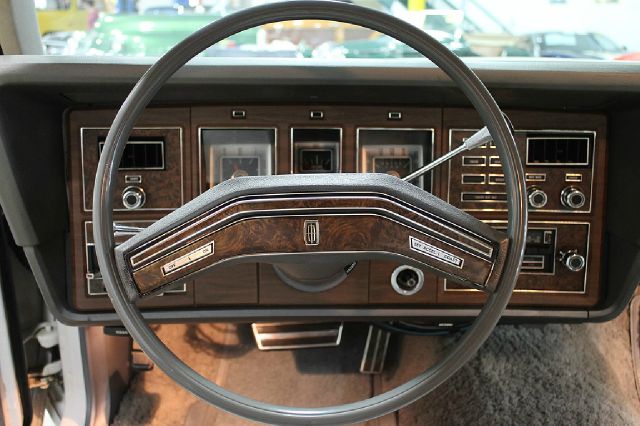 Lincoln Continental 1976 photo 44