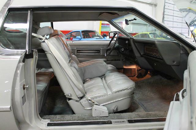 Lincoln Continental 1976 photo 46