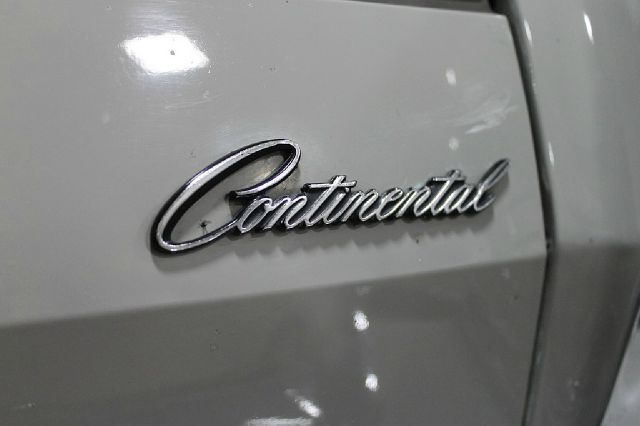 Lincoln Continental 1976 photo 48