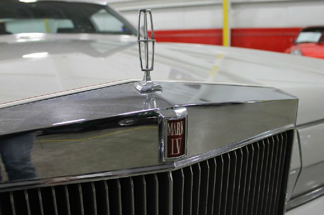 Lincoln Continental 1976 photo 50