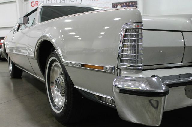 Lincoln Continental 1976 photo 52