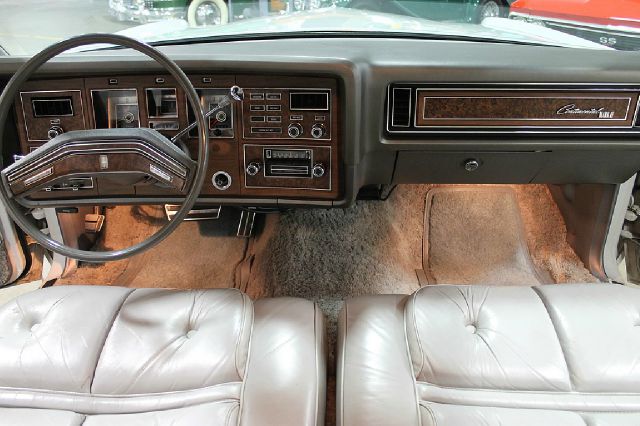Lincoln Continental 1976 photo 57