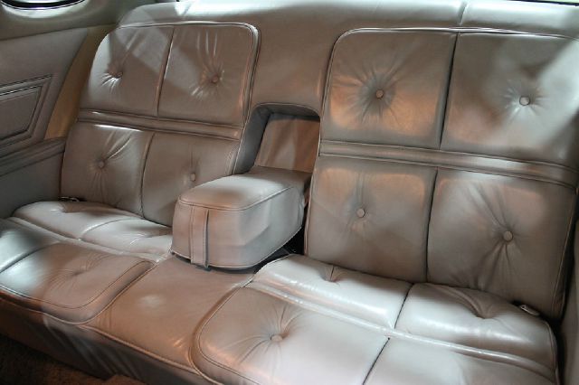 Lincoln Continental 1976 photo 9