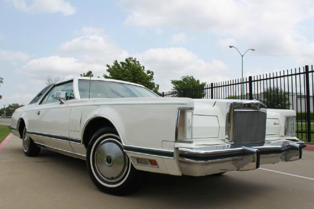 Lincoln Continental 1977 photo 1