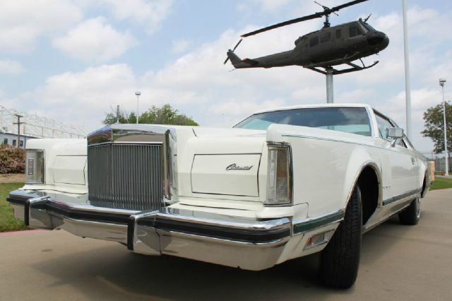 Lincoln Continental 1977 photo 2