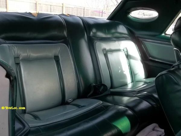 Lincoln Continental 1977 photo 2