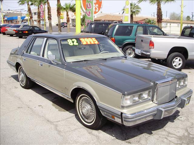 Lincoln Continental 1982 photo 4