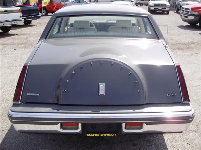 Lincoln Continental Base Sedan