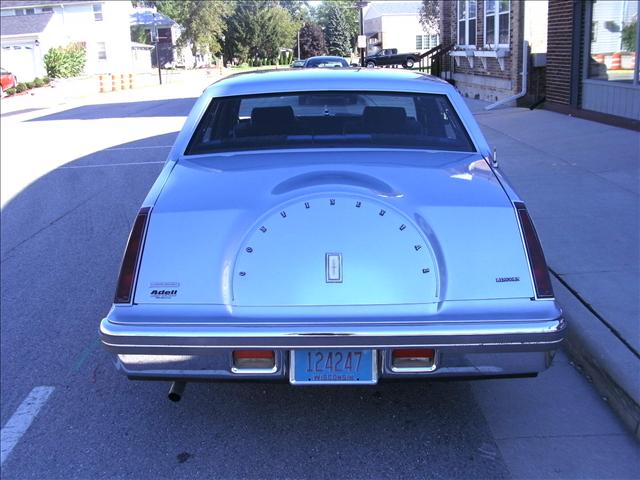 Lincoln Continental 1982 photo 3