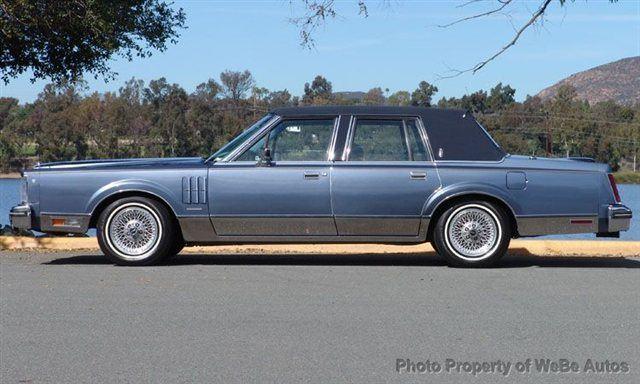 Lincoln Continental 1983 photo 2