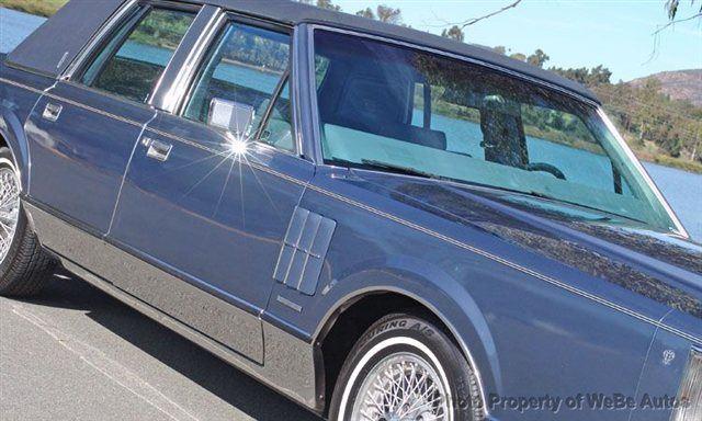 Lincoln Continental 1983 photo 3