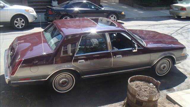 Lincoln Continental 1984 photo 0