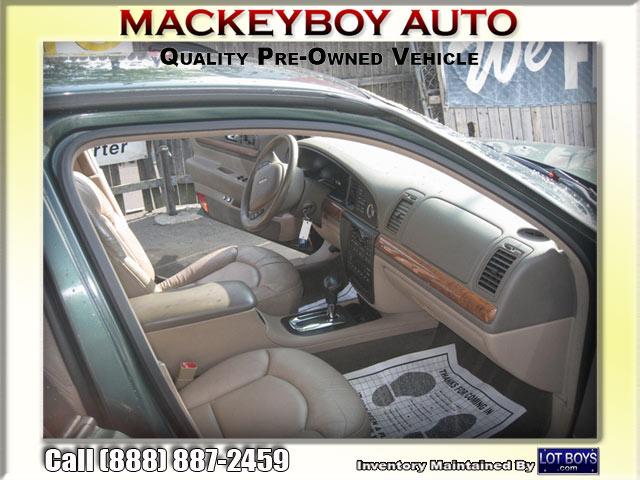 Lincoln Continental SE Sedan Sedan