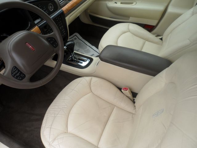 Lincoln Continental Base Sedan